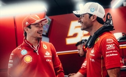 Lotta Leclerc-Sainz, Turrini sentenzia: «Imbarazzante e deprimente» - Lotta Leclerc-Sainz, Turrini teme il peggio: «Buon lavoro a Vasseur»