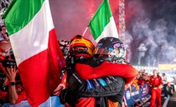 Magia Sainz: capolavoro di intelligenza tattica dello spagnolo e vittoria memorabile  - Magia Sainz: capolavoro di intelligenza tattica dello spagnolo e vittoria memorabile 