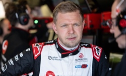 Magnussen blocca Bearman: «Non sono qui a fare il babysitter»