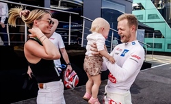Magnussen: «La pausa dalla Formula 1 mi ha cambiato, ora ho un'altra priorità» - Magnussen: «Sono una persona migliore. La pausa dalla Formula 1 mi ha cambiato. »