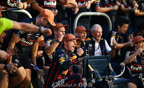 Marko ringrazia Leclerc per il duello con Norris: «Gli manderò qualche cassa di Red Bull» - Marko elogia Leclerc e rilancia Verstappen nella corsa al titolo: «É stato utile»