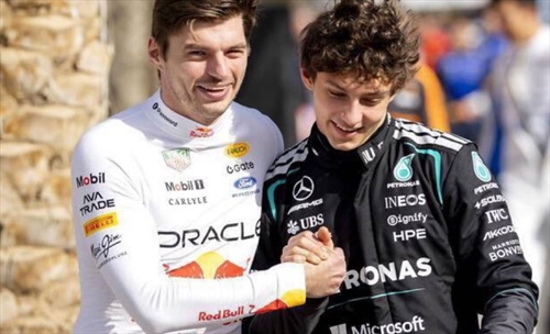 Max si toglie la corazza: «La prima vittoria? Emozionante. Bravo Kimi» - Max si toglie la corazza: «La prima vittoria? Emozionante. Bravo Kimi»