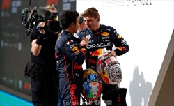 Verstappen tifa Checo nella lotta con Leclerc: ma in Brasile servono i fatti. Capito Carlos? - Max tifa Checo nella lotta con Charles. In Brasile lo aiuterà per il secondo posto nel mondiale?