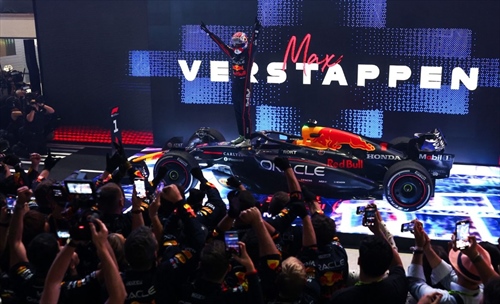 Max Verstappen, l'uomo contro la macchina
