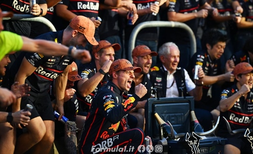 Max Verstappen riapre la sfida anche nei costruttori: una Red Bull guidata in solitaria - Max Verstappen riapre la sfida anche nei costruttori: una Red Bull guidata in solitaria