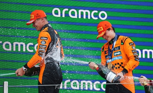 McLaren, a Barcellona i primi «mind games». E Piastri è ben diverso da Norris... - McLaren, a Barcellona i primi «mind games». E Piastri è ben diverso da Norris...