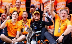 McLaren, Brown sicuro: «Due giri in più e avremmo vinto. Norris-Piastri miglior coppia»