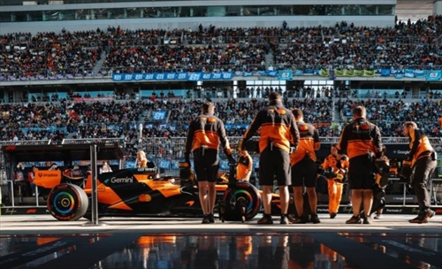 McLaren, che succede? Un inizio drammatico che genera tensioni a Woking 