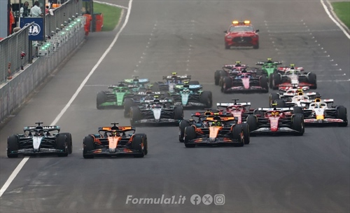 McLaren, il paragone di Russell fa irritare Norris: «Pensavo fosse più intelligente» - McLaren, il paragone di Russell fa irritare Norris: «Pensavo fosse più intelligente»