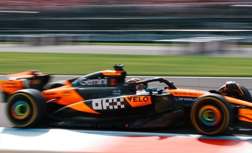 McLaren in volata: Piastri e Norris in lotta per il Mondiale tra i muri di Baku - McLaren in volata: Piastri e Norris si giocano tutto a Baku