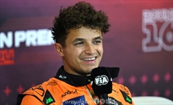 McLaren, Norris beffato da Piastri alla Roggia: «Avrei potuto frenare più tardi, ma...» - McLaren, Norris beffato da Piastri alla Roggia: «Avrei potuto frenare più tardi, ma...»
