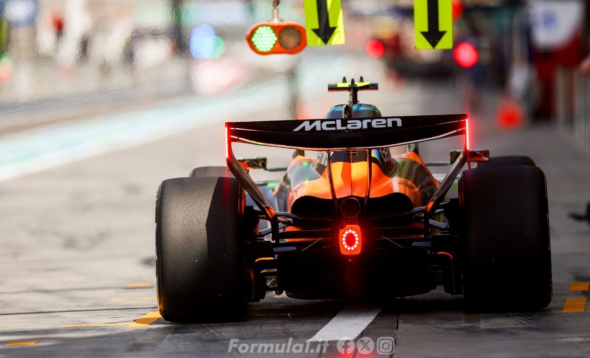 McLaren: Norris conclude i test rallentato da un problema causato da Piastri