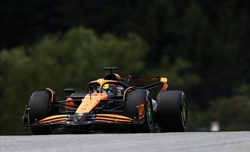 McLaren, Piastri: «Commessi un paio di errori, ma siamo in lotta per la vittoria»