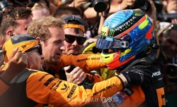 McLaren -  Piastri difende il team: «Norris? Prima volta per noi in quella situazione»