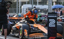 McLaren, Piastri in prima fila: «Vittoria possibile, ma attenzione alle Ferrari»