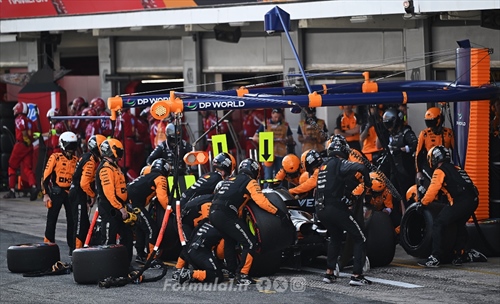 McLaren resta vigile: Norris sfrutta il caos, Piastri denuncia i limiti nei sorpassi - McLaren resta vigile: Norris sfrutta il caos, Piastri denuncia i limiti nei sorpassi