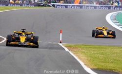 Ecco come la McLaren ha sprecato un 1-2 a Silverstone - McLaren spreca ancora: Norris e Piastri si mangiano le mani
