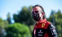 Mekies: «Carlos dovrà ricorrere a tutta la sua bravura per mantenere la prima posizione»