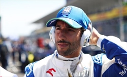 Mekies difende Ricciardo: «Le cose stanno migliorando. In Cina sarà al cento per cento» - Mekies difende Ricciardo: «Le cose stanno migliorando. In Cina sarà al cento per cento»
