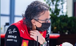 Mekies plaude il lavoro di squadra: Leclerc straordinario, gomme cruciali. Carlos ancora in lotta