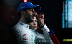 Mekies: «Ricciardo? Non c'è nulla di male nel rivedere le prestazioni dei propri piloti» - Mekies: «Ricciardo? Non c'è nulla di male nel rivedere le prestazioni dei propri piloti»
