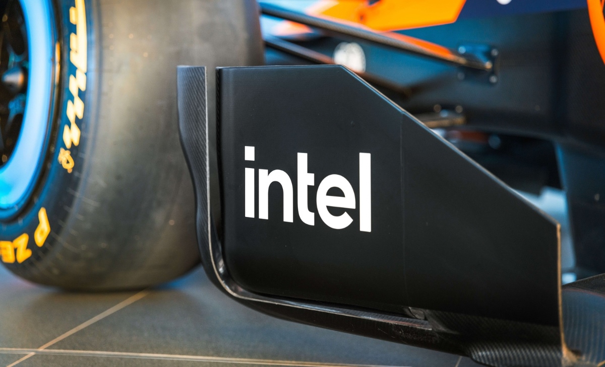 Mercedes-AMD-Microsoft contro McLaren-Intel-Google: la Formula 1 è una guerra hi-tech