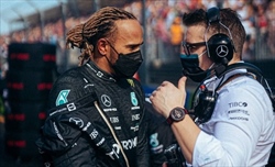 Mercedes: bastati 2 gradi per mandare la vettura di Hamilton in crisi di temperature a Melbourne