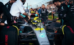 Mercedes: bastati 2 gradi per mandare la vettura di Hamilton in crisi di temperature a Melbourne - Mercedes: bastati 2 gradi per mandare la vettura di Hamilton in crisi di temperature a Melbourne