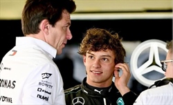 Mercedes, cosa aspettarsi da Kimi Antonelli? Toto Wolff fa il pompiere e predica calma