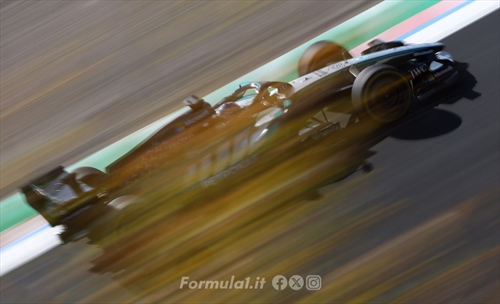 Mercedes domina aggirando il regolamento: spiegato il trucco che vale la pole position