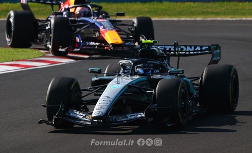 Mercedes domina aggirando il regolamento: spiegato il trucco che vale la pole position - Mercedes domina aggirando il regolamento: spiegato il trucco che vale la pole position