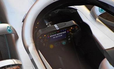 MERCEDES: Ecco il nuovissimo volante della W10 - MERCEDES: Ecco il nuovissimo volante della W10