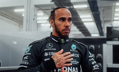 Mercedes, Hamilton avverte: «Lavoriamo fortissimo per il 2024. Verstappen? Si goda il momento»
