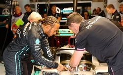 Mercedes, Hamilton: «La situazione fa schifo, ma devo tenere alto il morale della squadra»