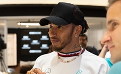 Mercedes, Hamilton spiega le difficoltà nelle FP2 e lancia la sfida alla Red Bull - Mercedes, Hamilton: «Speriamo di poter combattere per la vittoria»