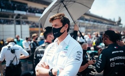 Mercedes, i podi 2022 irritano Wolff: «Basta regali, non vogliamo niente di tutto ciò»