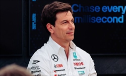 Mercedes, la crisi in pista non sgonfia il portafoglio: fatturato da record - Mercedes, la crisi in pista non sgonfia il portafoglio: fatturato da record
