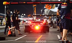 Mercedes-Red Bull, doppia figuraccia. Neanche il rispetto del galateo della corsia...