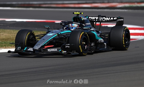 Mercedes rischia la squalifica: svelato il trucco di Silverstone - Mercedes rischia la squalifica: svelato il trucco di Silverstone