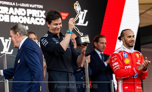 Mercedes super favorita a Barcellona, ma Wolff prova a nascondersi