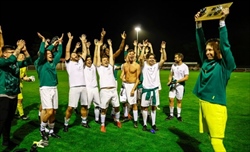 Mercedes vs Aston Martin: la sfida si sposta sul campo da calcio per beneficenza - Mercedes vs Aston Martin: la sfida si sposta sul campo da calcio per beneficenza