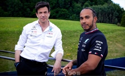 Mercedes, Wolff ringrazia Hamilton: «Fiero di aver mantenuto un rapporto professionale»