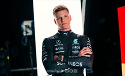 Mercedes, Wolff: «Schumacher ci fa fare dei grandi progressi nel weekend. Merita un sedile»
