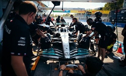 Mercedes, Wolff sui progressi: «Nessun Santo Graal, periodo cruciale». Intanto a Singapore...