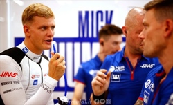 Incidente Schumacher-Russell. Mick: «Troppo rischioso tentare il sorpasso». La sua versione - Mick Schumacher parla dell'incidente con Russell