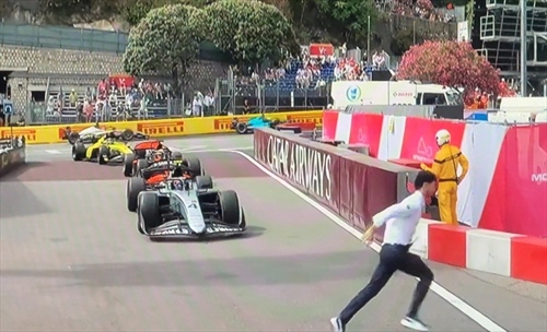 Monaco, allarme sicurezza ai box: sfiorata la tragedia in Formula 2 - Monaco, allarme sicurezza ai box: sfiorata la tragedia in Formula 2