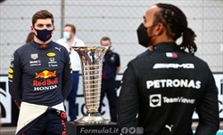 Mondiale 2008, il clamoroso scenario: Massa e Hamilton potrebbero condividere il titolo - Mondiale 2008, il clamoroso scenario: Massa e Hamilton potrebbero condividere il titolo