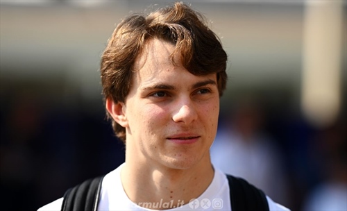 Montoya avverte: «Piastri in contatto con un altro team di F1»