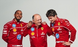 Montoya: «Non lo ammetteranno mai in pubblico, ma la Ferrari punterà su Hamilton» - Montoya: «Non lo ammetteranno mai in pubblico, ma la Ferrari punterà su Hamilton»