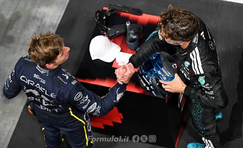 Nella notte di Singapore si riaccende la Mercedes: Russell in pole, Antonelli quarto - Nella notte di Singapore si riaccende la Mercedes: Russell in pole, Antonelli quarto